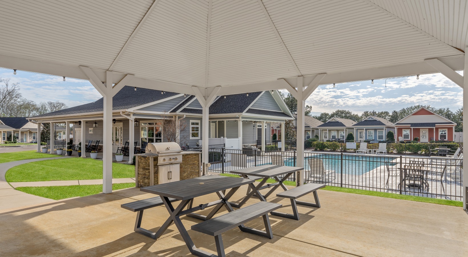Outdoor Grilling Area & Lounge at Cottages Dothan in Dothan, AL